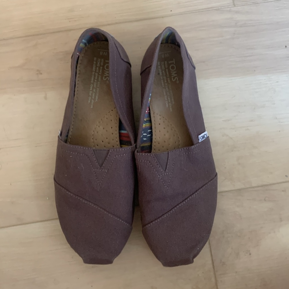 Tom’s purple fabric slip on shoes size 8